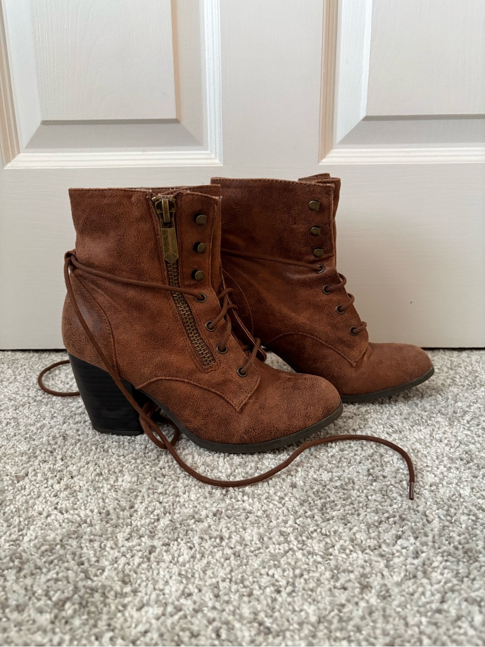 Women’s Suede Lace-Up Ankle Boots - Brown
